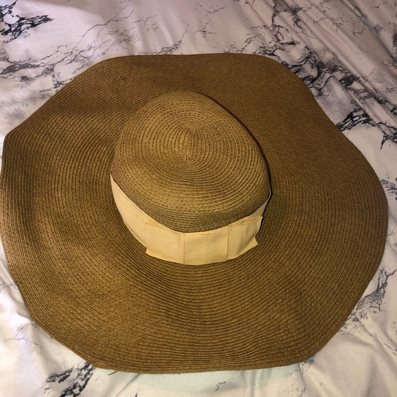 Beach Hat - Picture 1 of 2